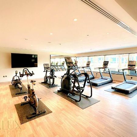 Lovely Big Studio W/ Burj Khalifa View In Downtown 두바이 외부 사진
