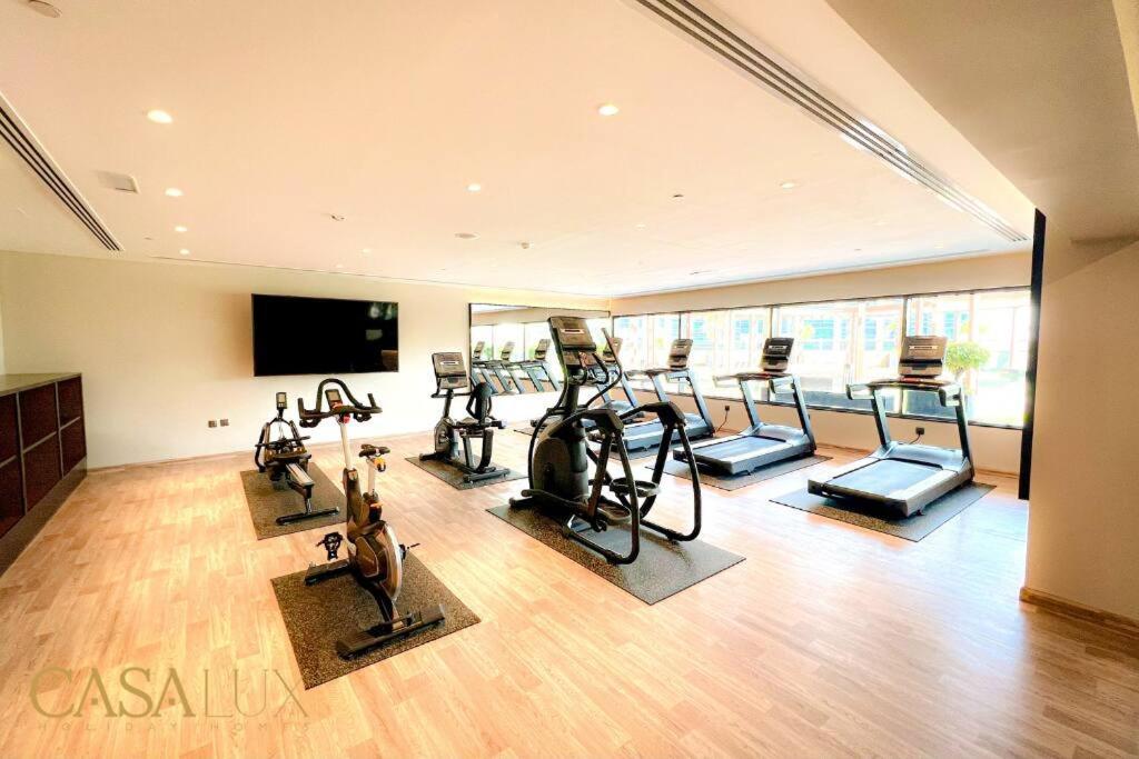 Lovely Big Studio W/ Burj Khalifa View In Downtown 두바이 외부 사진