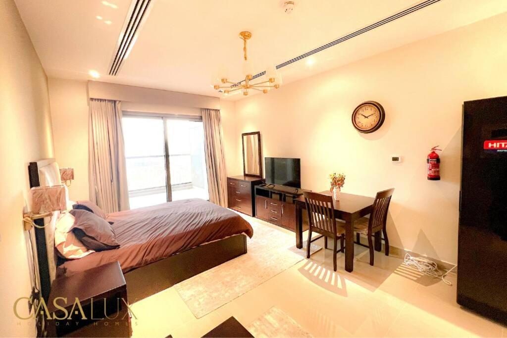 Lovely Big Studio W/ Burj Khalifa View In Downtown 두바이 외부 사진